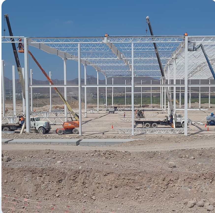 Montaje de estructura industrial con grúas titán MACA RENT